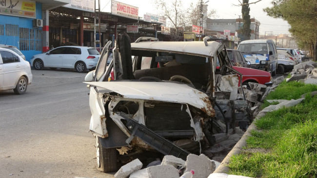 Depremlerin ardından araçlarda hasarlar… Hasar gören araçlar sanayiye taşınıyor