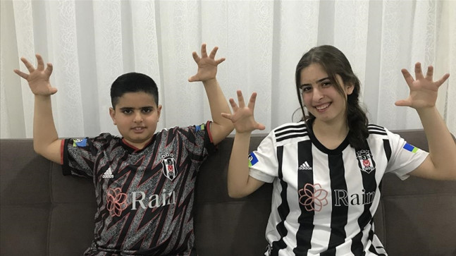 Depremzede fanatik kardeşlerin “statta maç” hayali gerçek oluyor