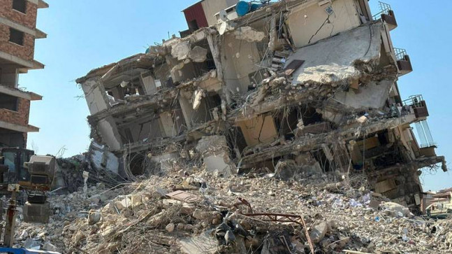 Aleyna Tilki’den Hatay paylaşımı: Enkazlar olduğu gibi bekliyor