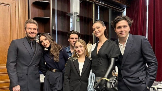 Victoria Beckham’dan mutlu aile pozu! Peltz detayı dikkat çekti – Son Dakika Magazin Haberleri