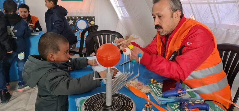 Türkiye Teknoloji Takımı Vakfı deprem bölgesinde çocukların yanında