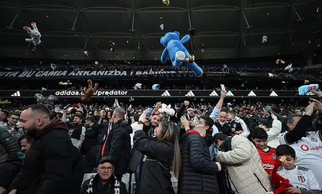 Beşiktaş taraftarının tarih yazdığı anlar dünya basınının manşetinde