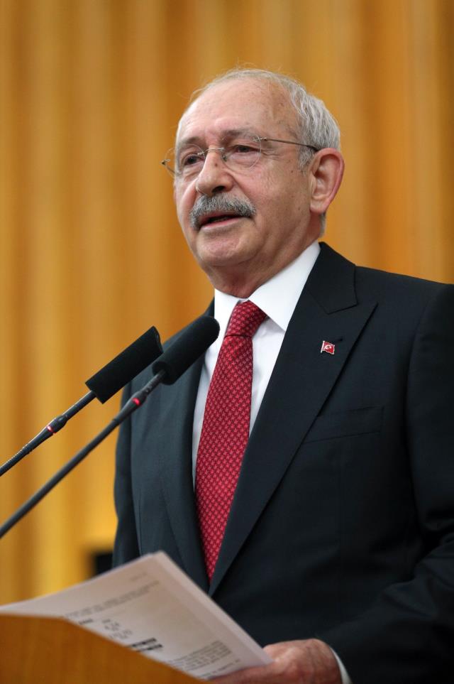 Kılıçdaroğlu yine gündem! CHP kürsüsüne veda ettiği konuşmayı kullanılmış bir kağıdın arka yüzüne yazmış