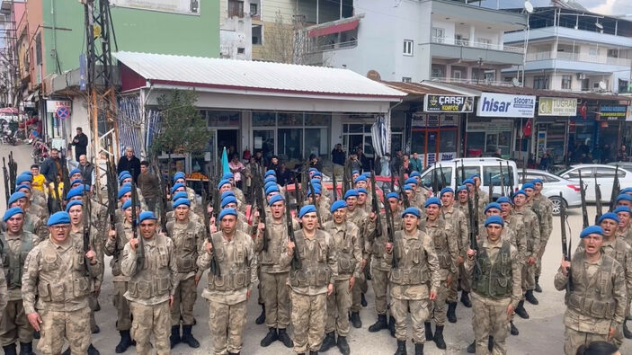 Hatay'da görevlendirilen 2 bin 700 asker, komando marşıyla kentten ayrıldı #3