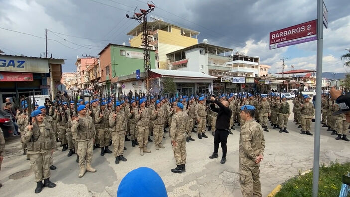 Hatay'da görevlendirilen 2 bin 700 asker, komando marşıyla kentten ayrıldı #5