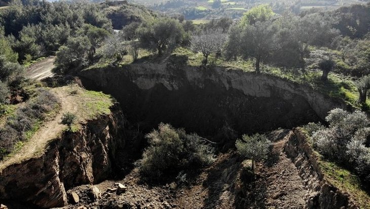 Depremde 10 metrelik bölünme olmuştu! Deprem uzmanı Prof. Dr. Hasan Sözbilir’den fay hattı değerlendirmesi: 8.1’e varan deprem olması gerekir