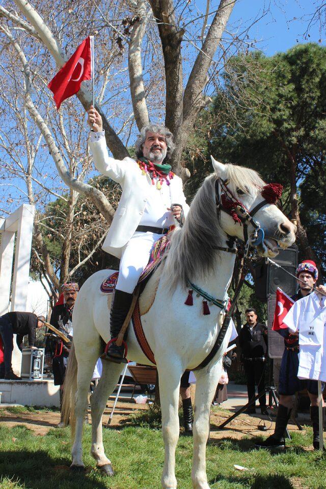 opr.-dr.-mehmet-bayindir-at-uzerinde-bagimsiz-milletvekili-adayligini-acikladi_5128_dhaphoto3