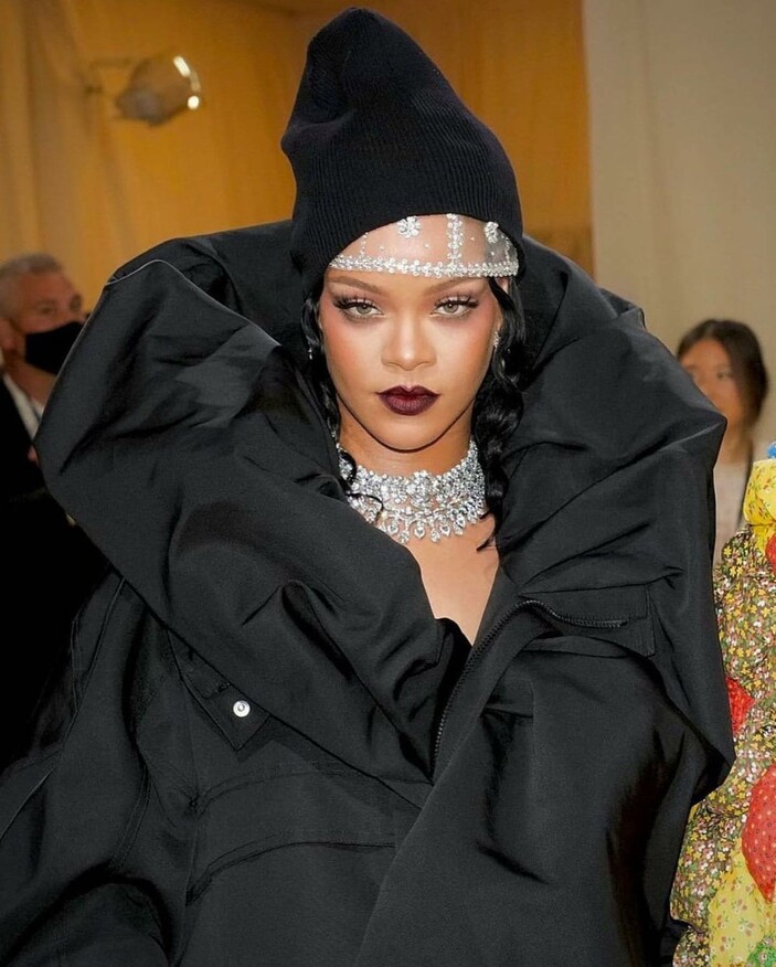 Evlenme teklifi aldı! Rihanna'nın evine giren takıntılı hayranı tutuklandı