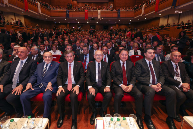 Ali Babacan, Kılıçdaroğlu'na 'Sayın Cumhurbaşkanımız' dedi! Salonda alkış tufanı koptu