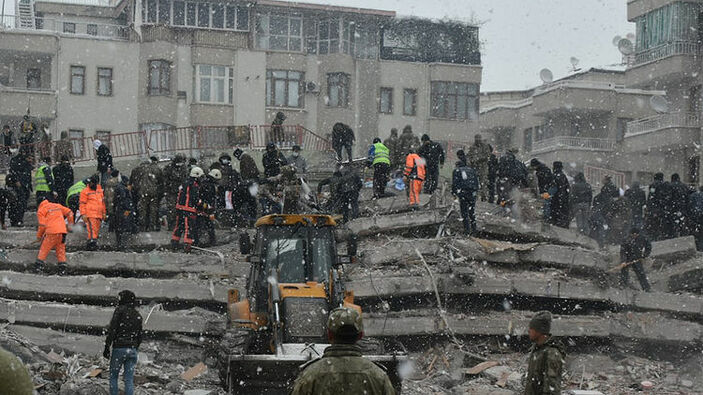 Deprem bölgesi için kuvvetli rüzgar ve fırtına uyarısı