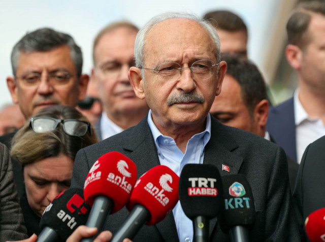 Deprem bölgesine giden Kılıçdaroğlu iktidara çağrı yaptı: Buradaki işçilerin ücretlerinden vergi alınmaması gerekiyor