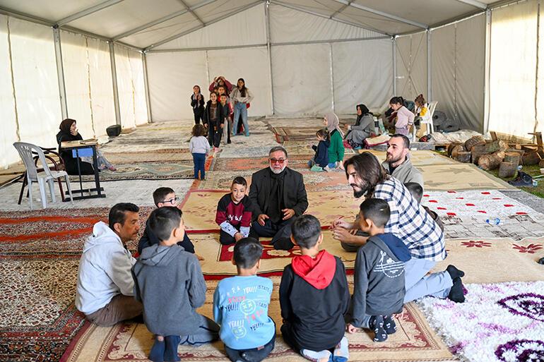 Emekli imam “Ali Baba’nın Çitfliği” ile çocukların yüzünü güldürüyor