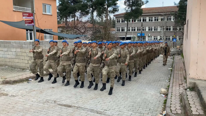 Hatay'da görevlendirilen 2 bin 700 asker, komando marşıyla kentten ayrıldı #1