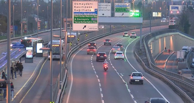 İstanbul'da ilk iftar öncesi trafik yoğunluğu azaldı