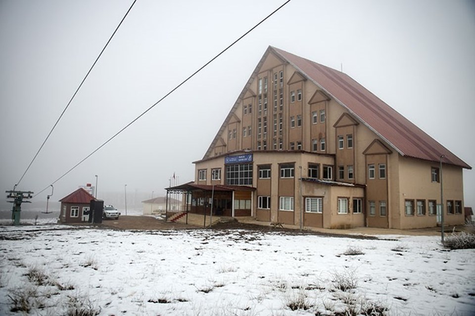 Metrelerce karla özdeşleşen Ovacık ve Ağrı'daki kayak merkezleri sezonu açamadı - 2