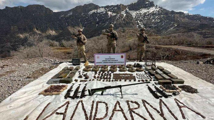 Şırnak'ta ele geçirilen mühimmat dolu sığınak imha edildi