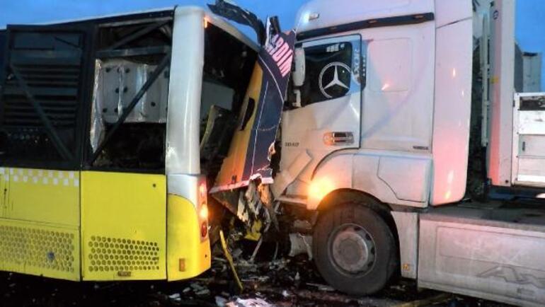 Tuzlada TIR, yol bakım aracı ve İETT otobüsüne çarptı: 2 ölü, 2 yaralı